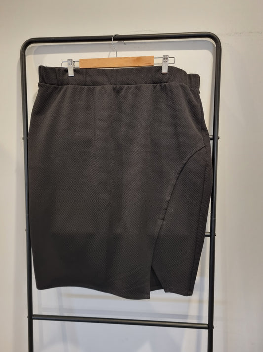 Wild Child City Skirt - Size 2XL (22/24)