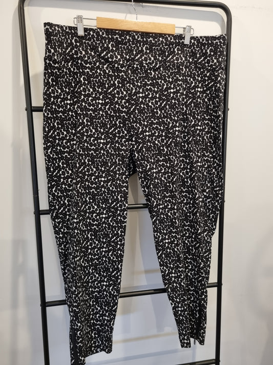 Autograph Capri Pants - Size 24