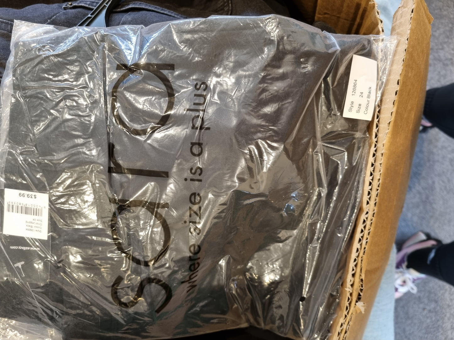 Sara Crop Leggings - Size 24 (BNWT)