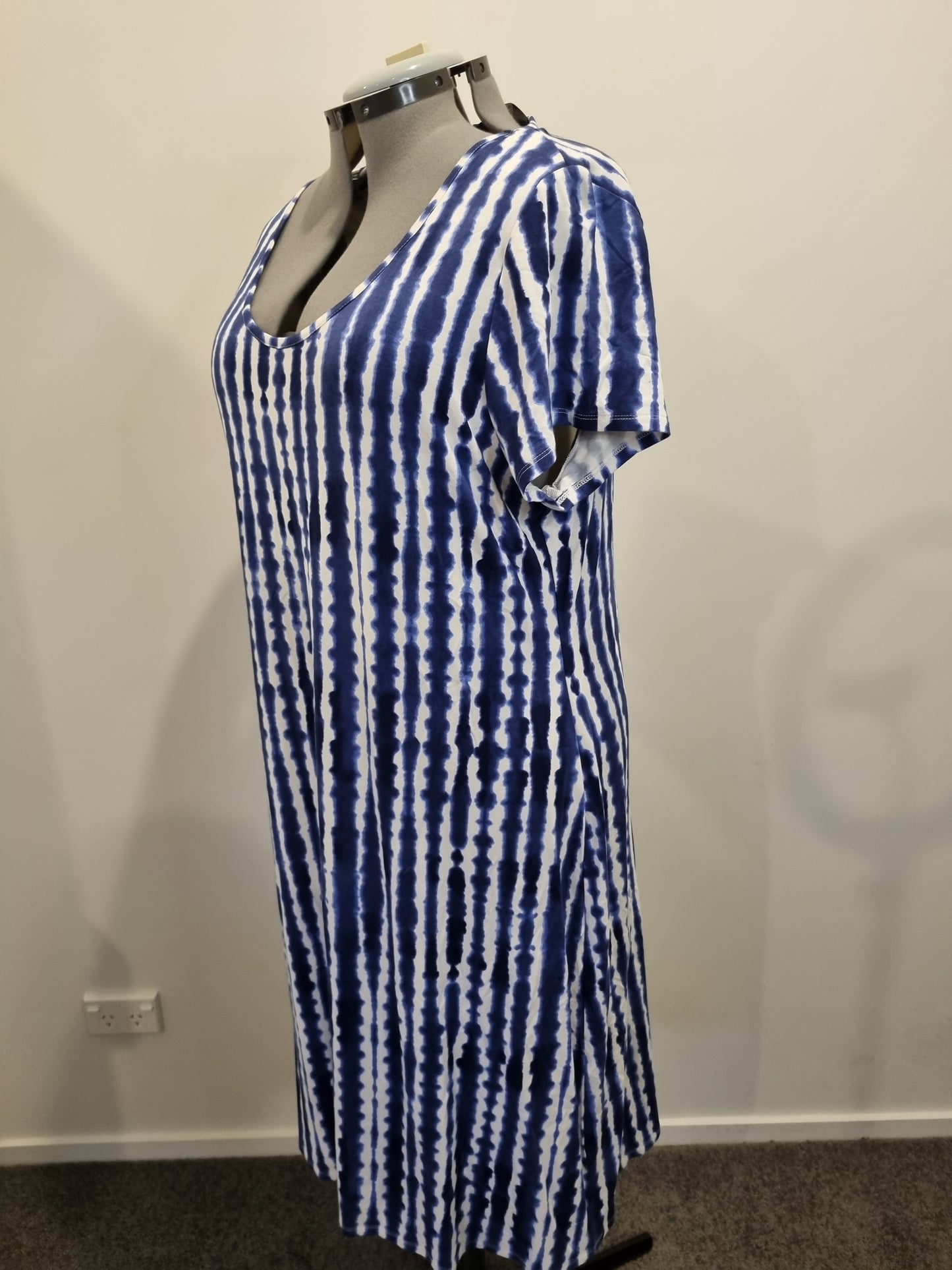 Sara Dress - Size 22