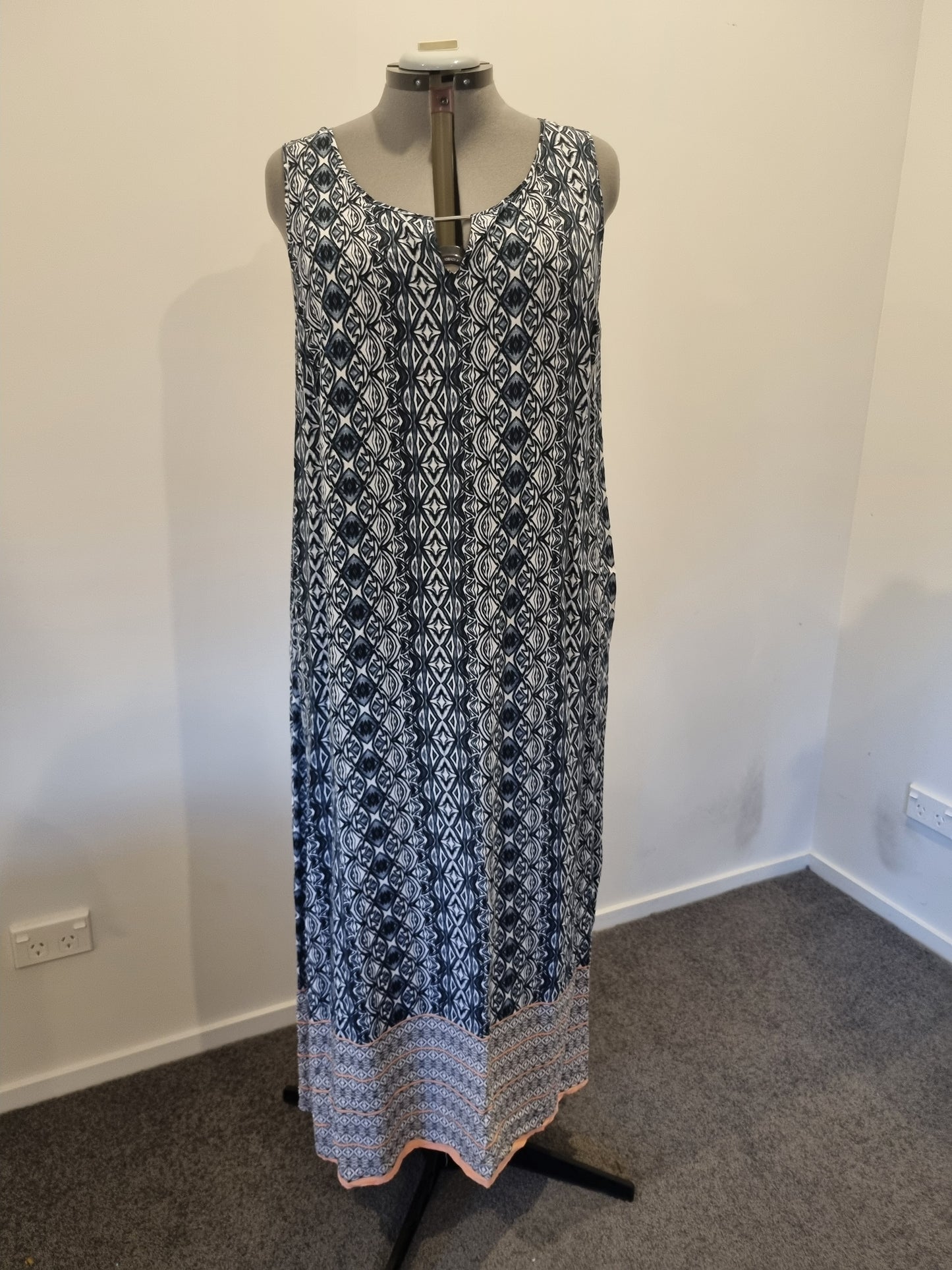 Autograph Dress - Size 20
