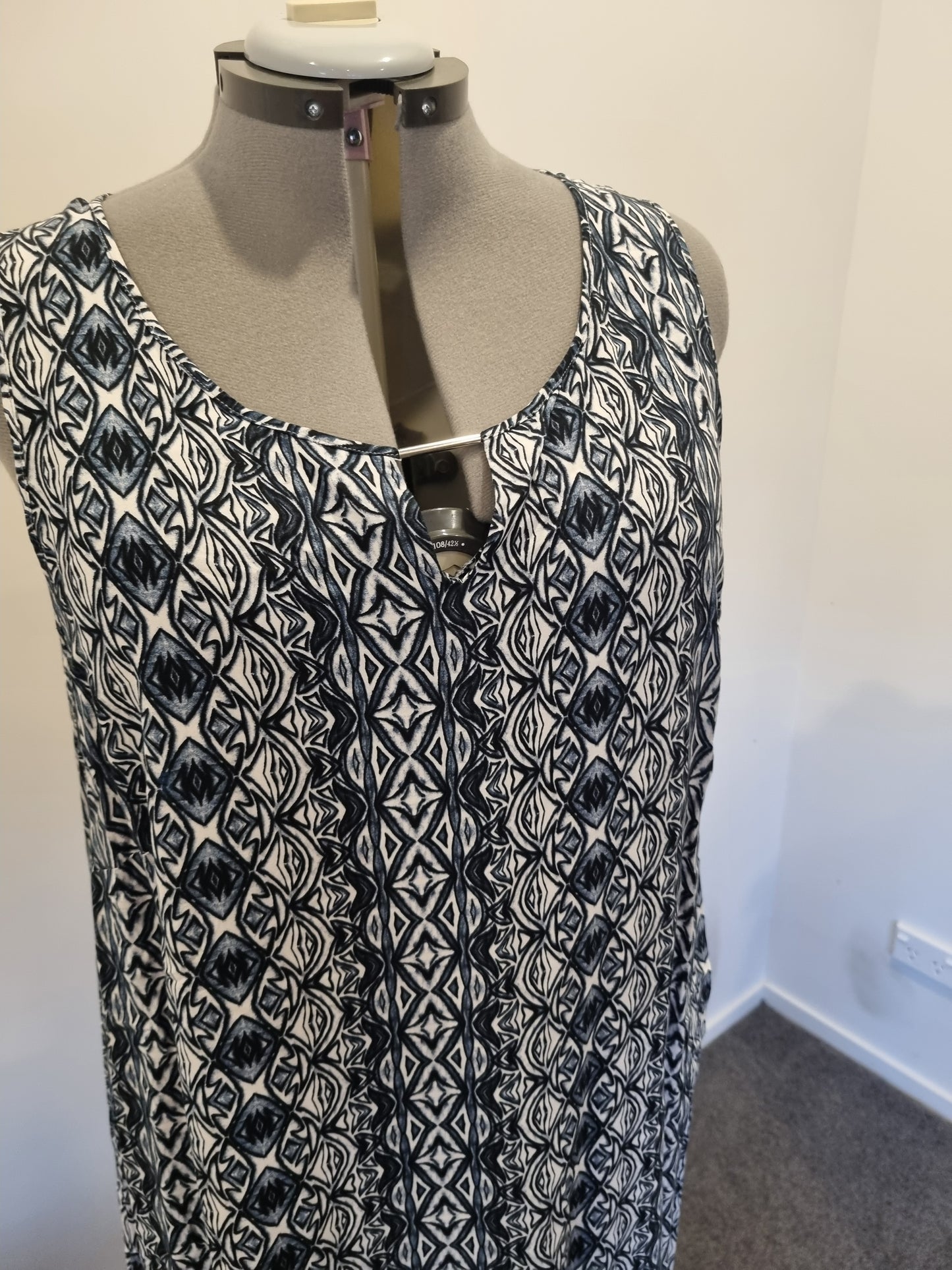 Autograph Dress - Size 20