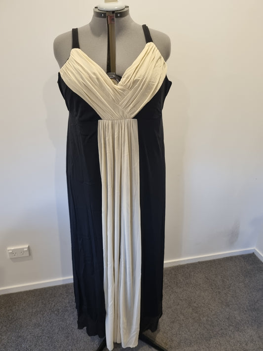 Sara Dress - Size 3X (24)