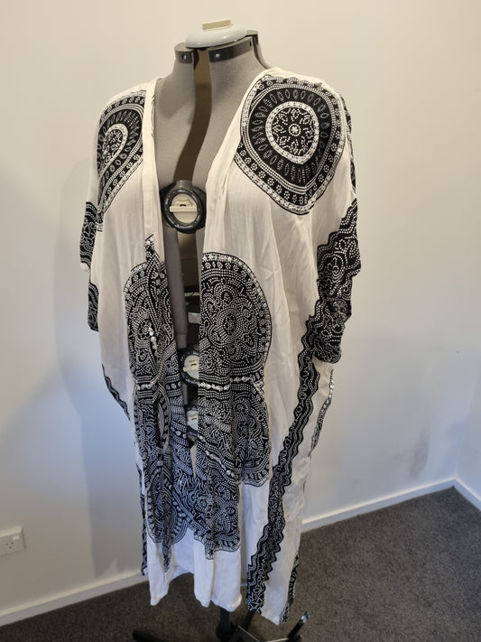 Sundrenched Australia Cardigan  / Cape - Size 18 (BNWT)