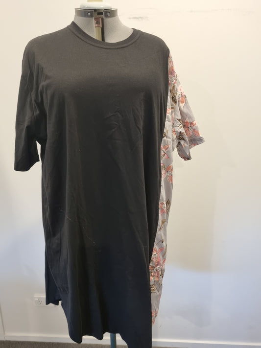 Chinga Dress - Size 6XL (26)