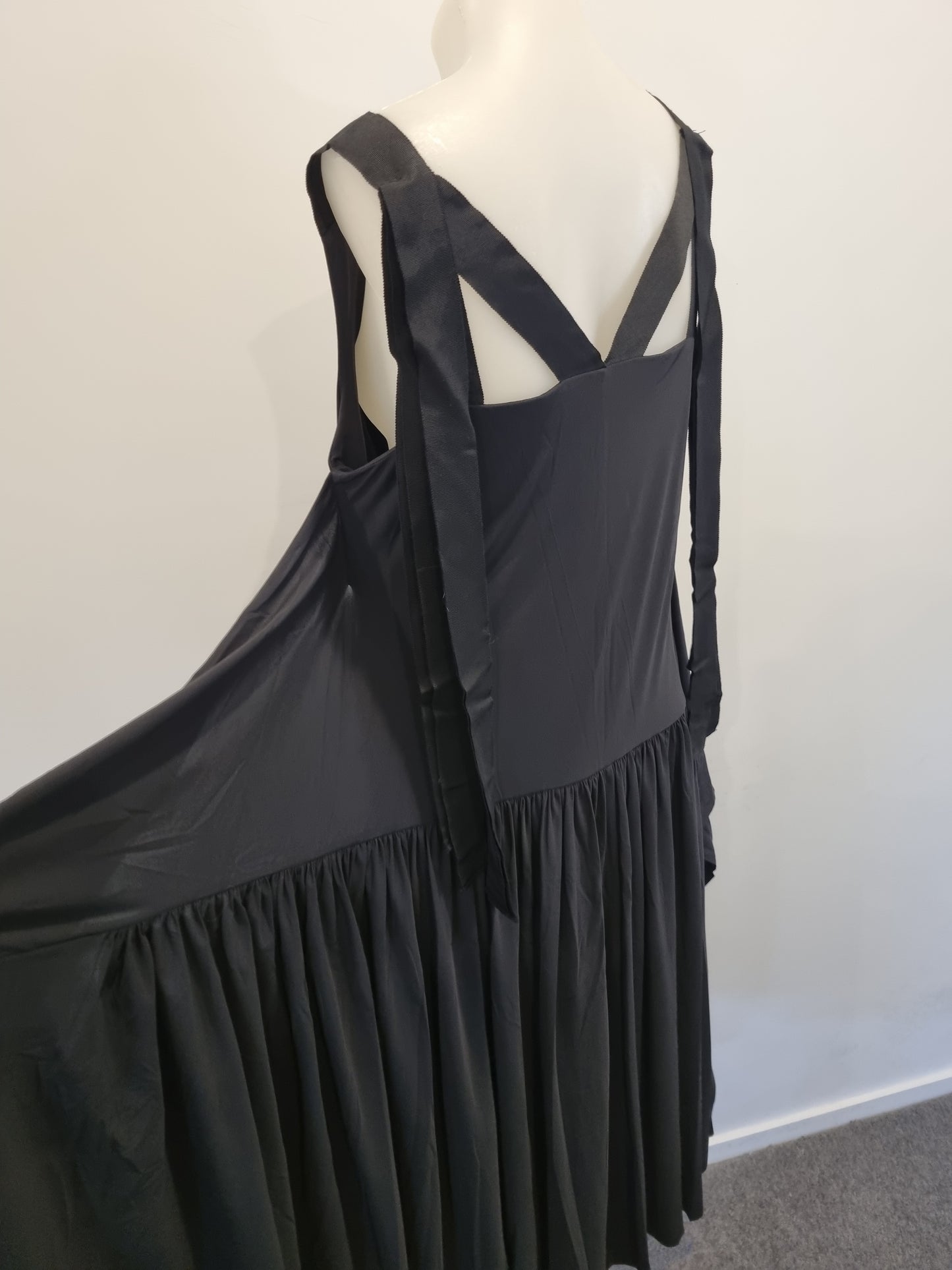 Paula Ryan Sample Dress - Size M