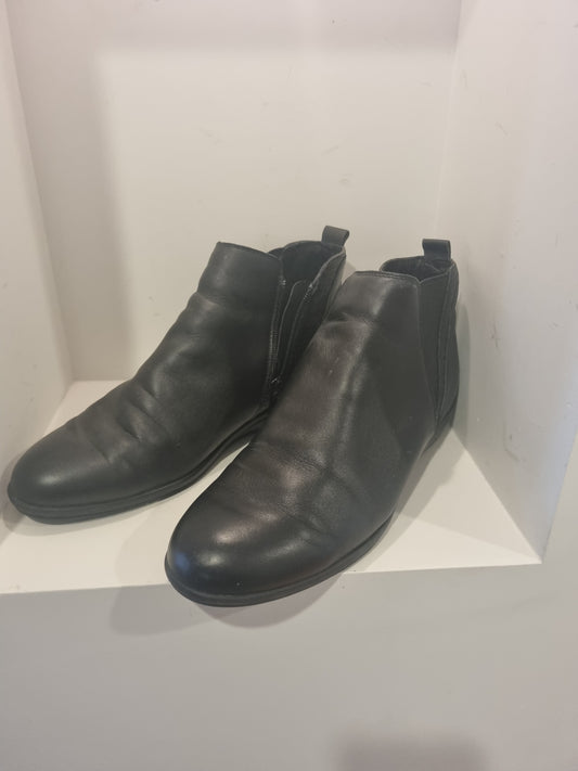 Diane Ferrari Boots - Size 10C