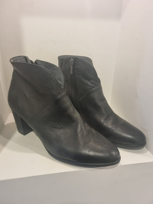 Diane Ferrari Ankle Boots - Size 10