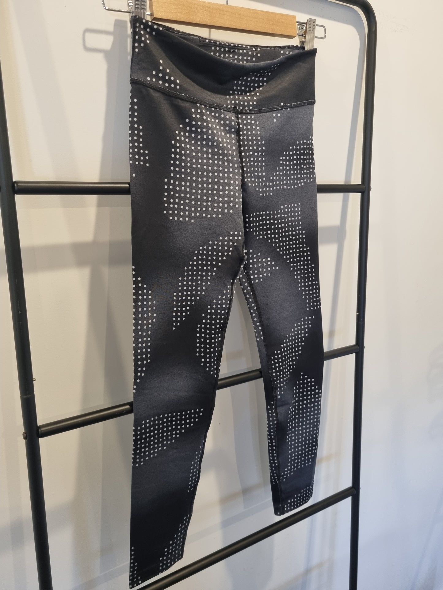 Nike DriFit Leggings - Youth M (10-12)