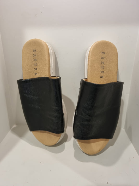 Sakura Slides - Size 8 (38)