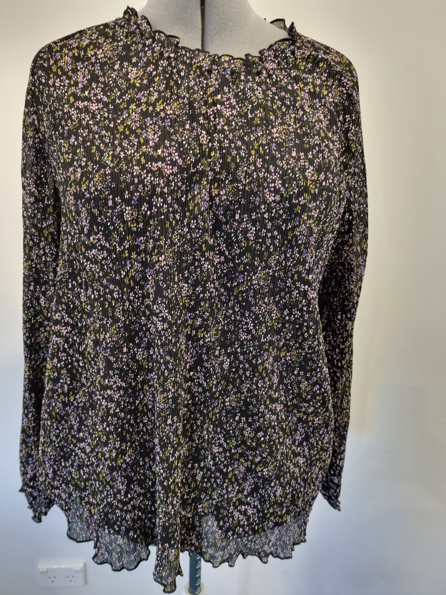 Gloss (by Shineon) Top - Size 18 (BNWT)