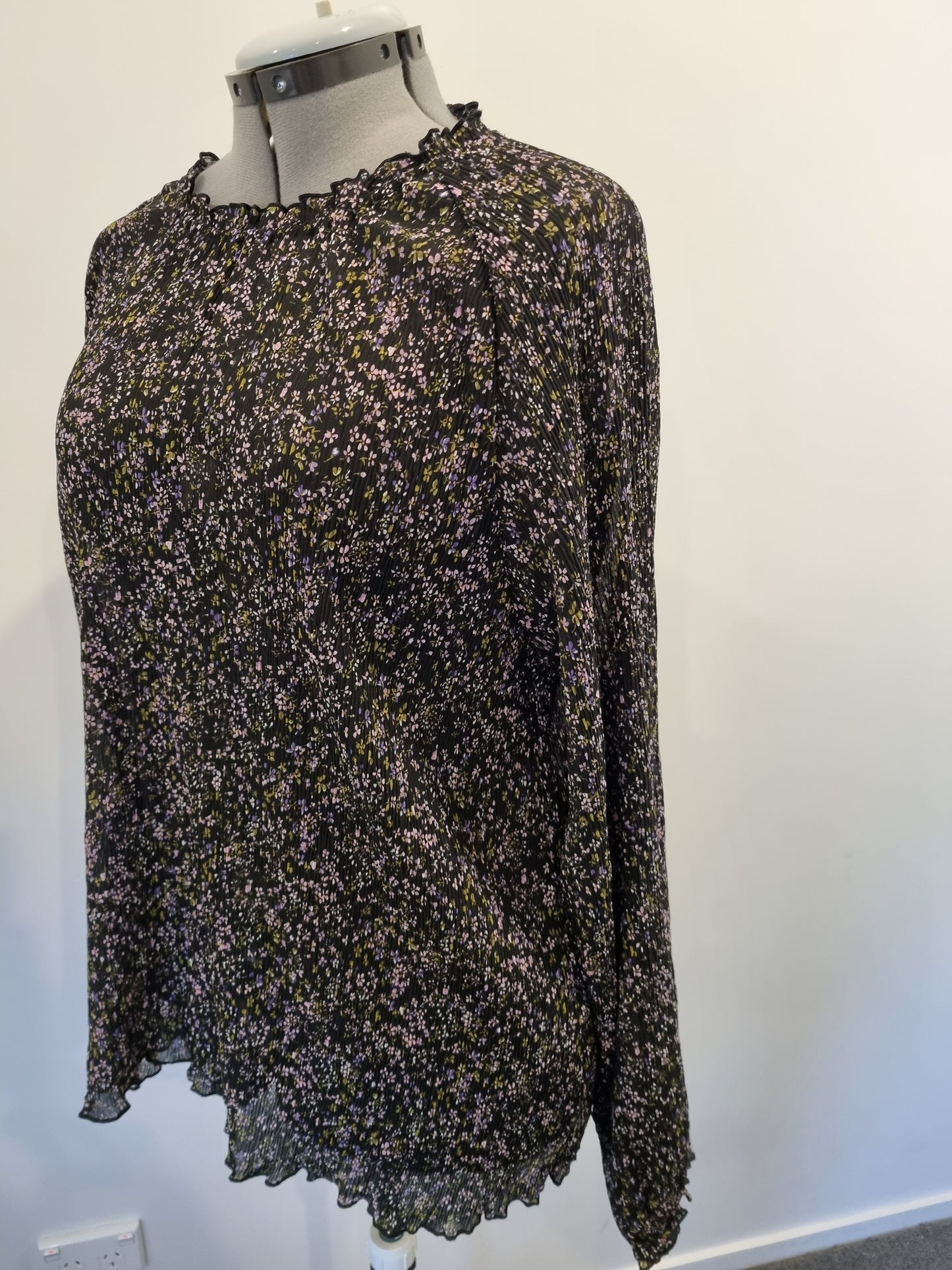 Gloss (by Shineon) Top - Size 18 (BNWT)