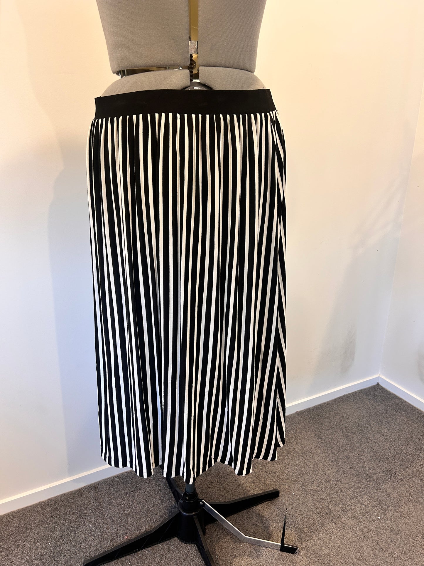 Alexia Skirt - Size 18