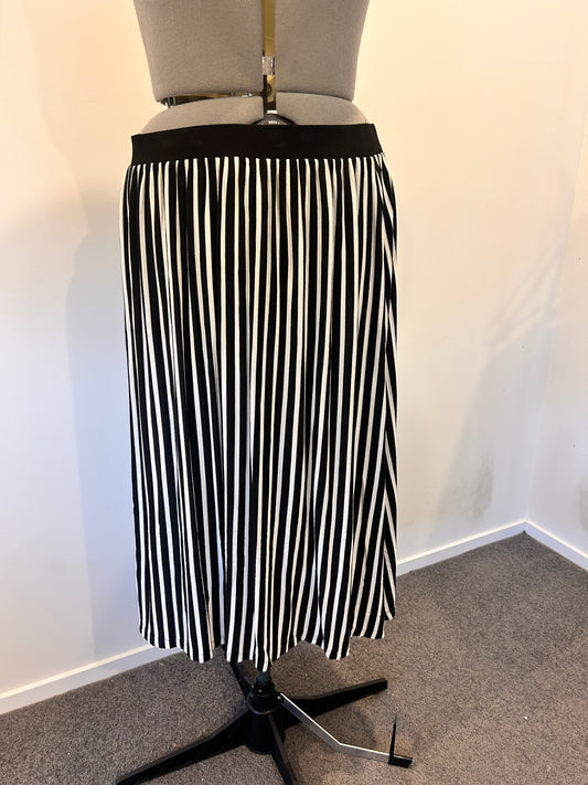 Alexia Skirt - Size 18
