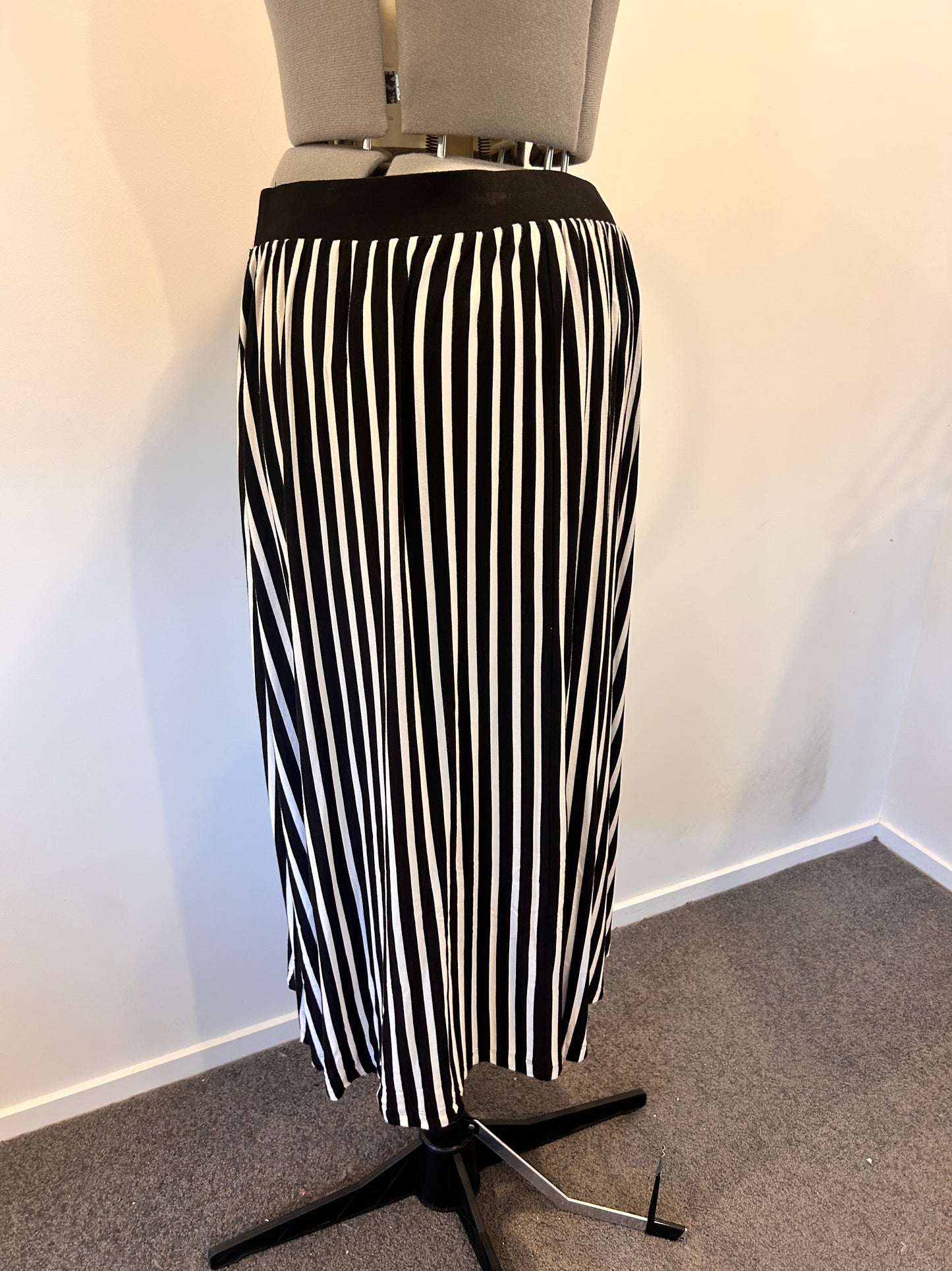 Alexia Skirt - Size 18