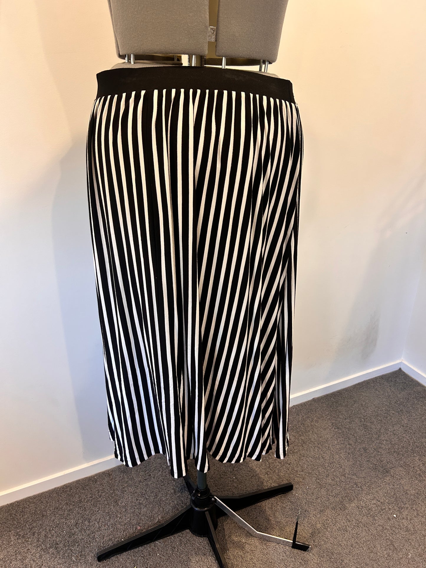 Alexia Skirt - Size 18