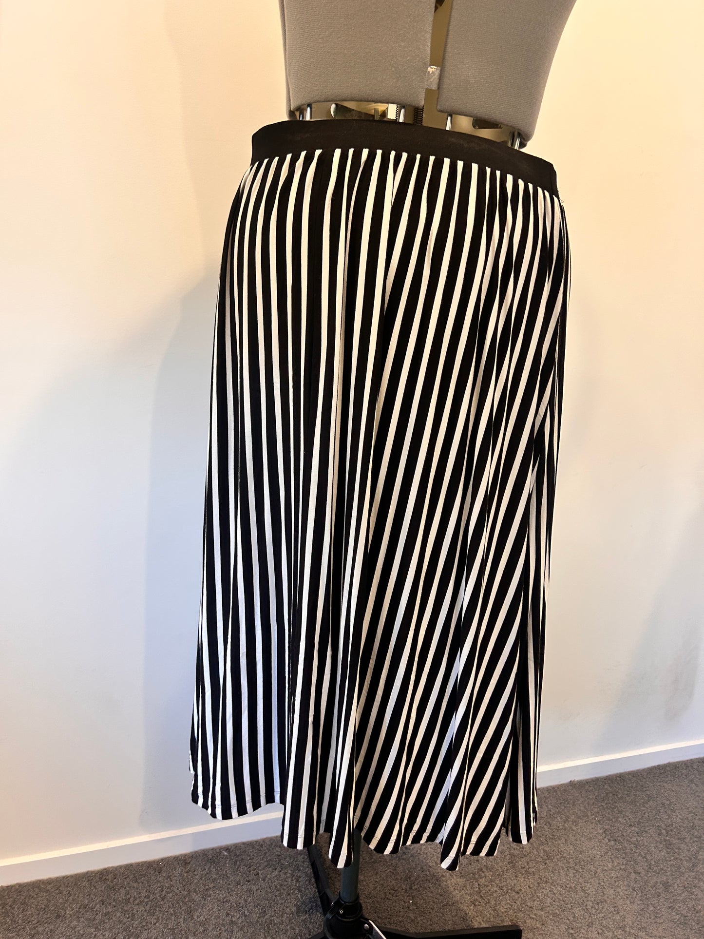 Alexia Skirt - Size 18