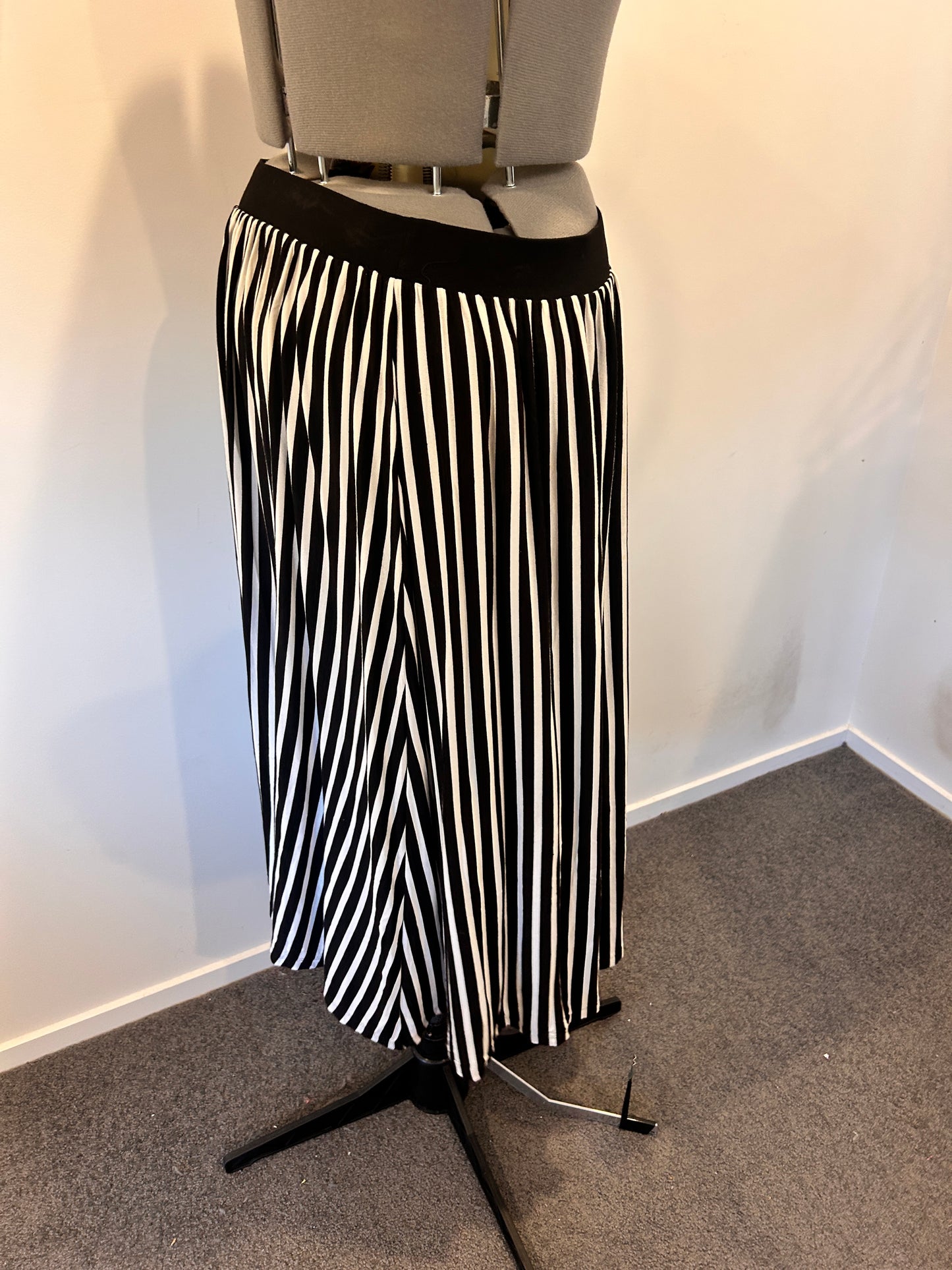 Alexia Skirt - Size 18