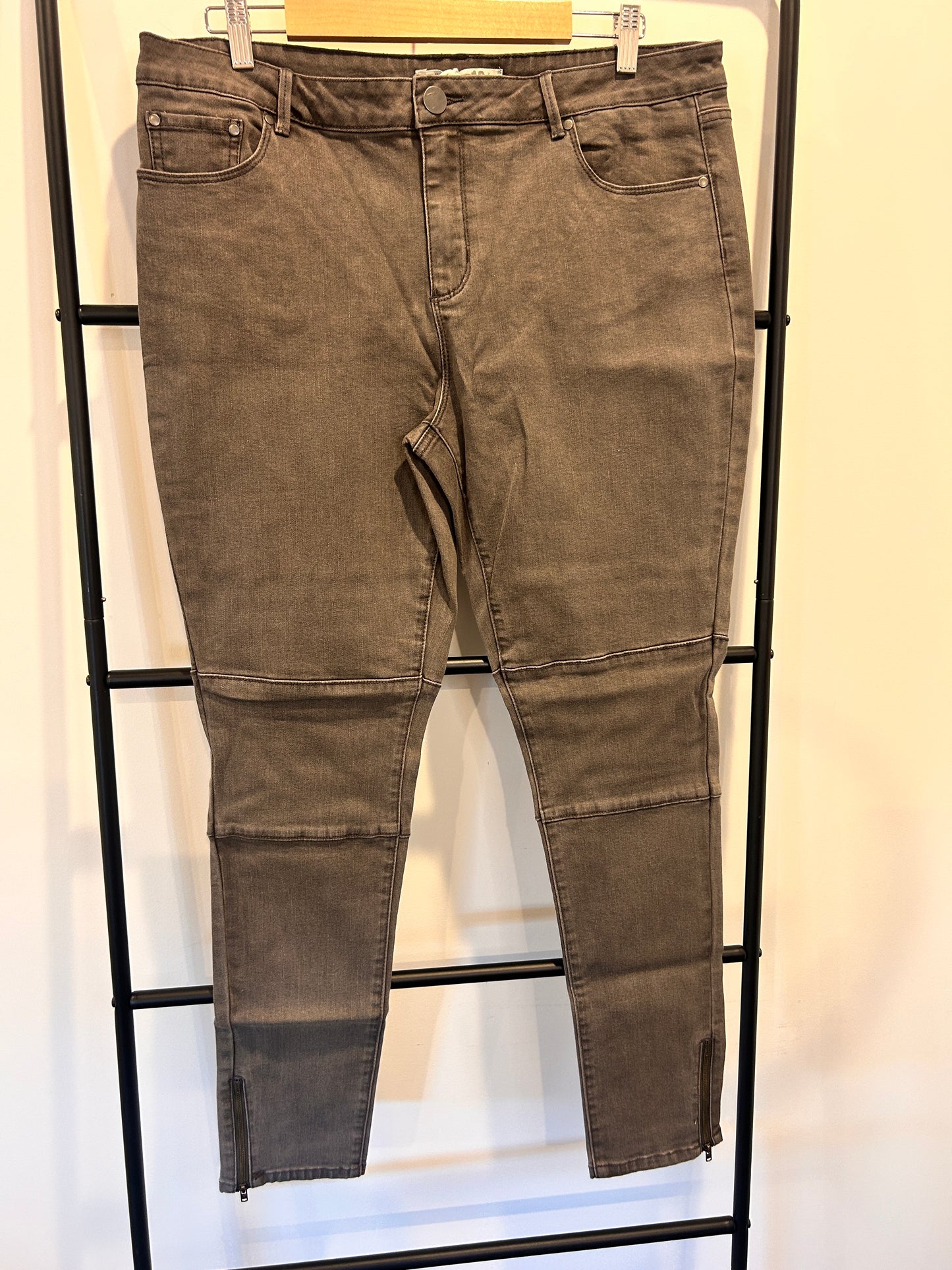 Ezibuy Skinny Jeans - Size 16 (BNWT)