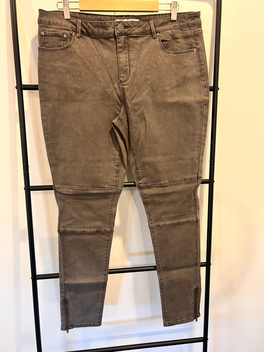 Ezibuy Skinny Jeans - Size 16 (BNWT)