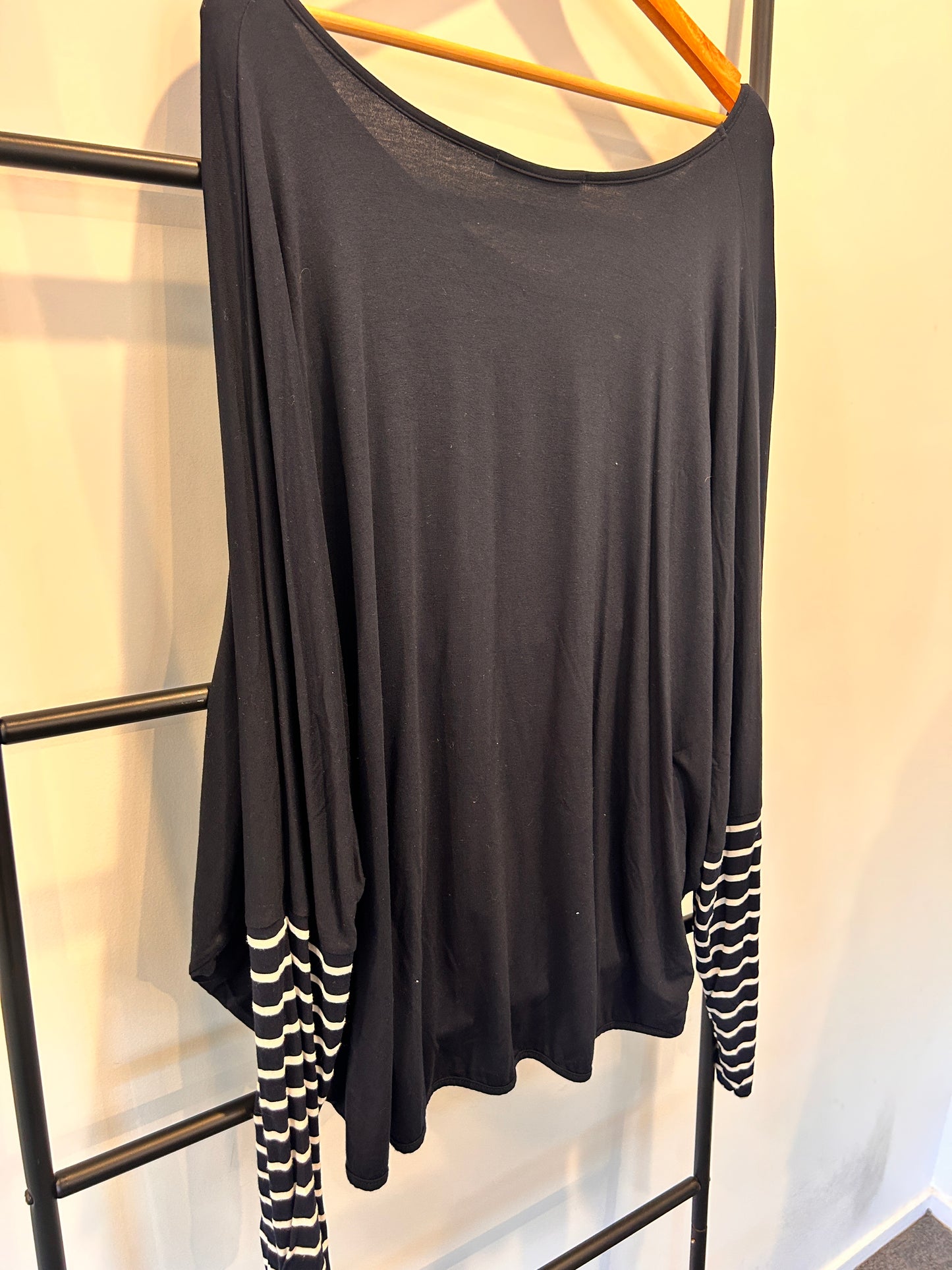 IvyBlu Top - Size 12