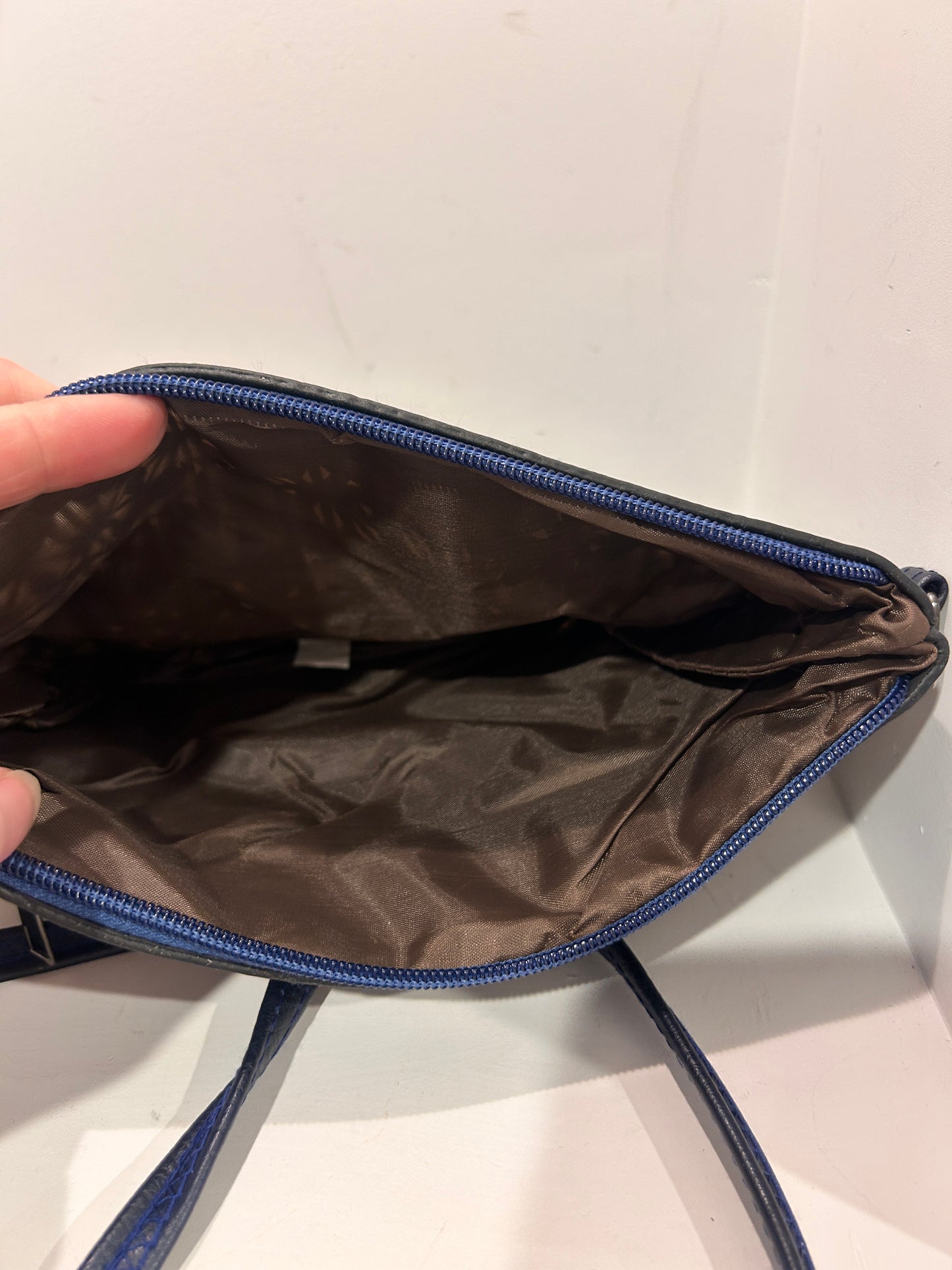 Brand Unknown Handbag - OS