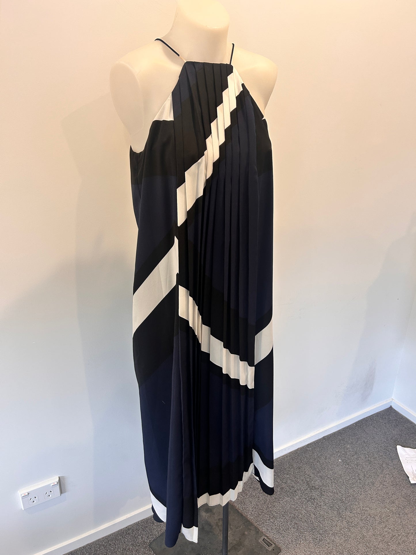 Country Road Pleat Dress - Size 8