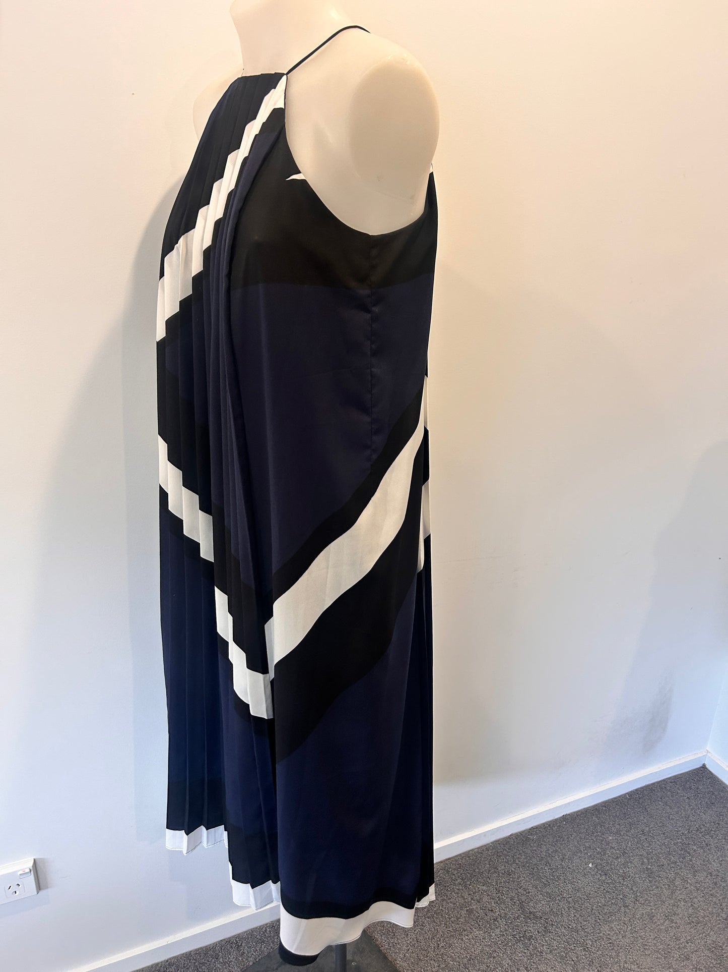 Country Road Pleat Dress - Size 8